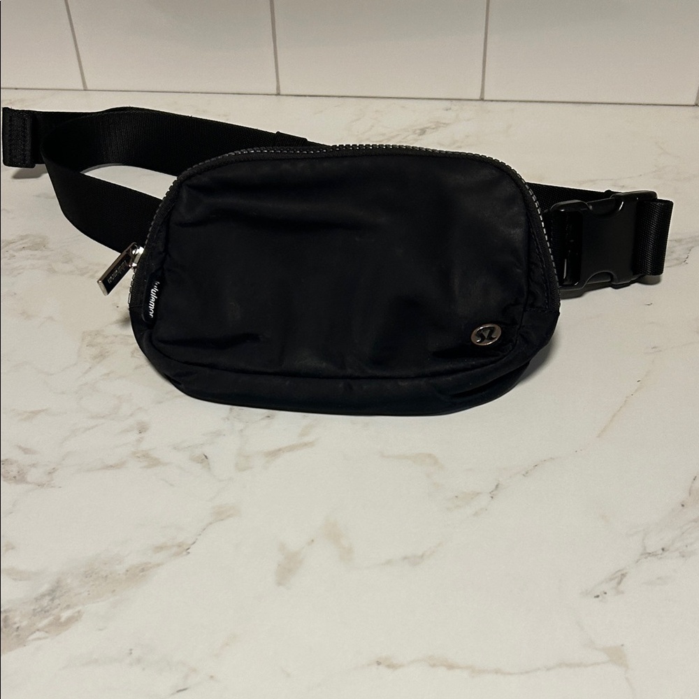lululemon athletica Black Belt Bag - Sleek Hands-Free Pouch